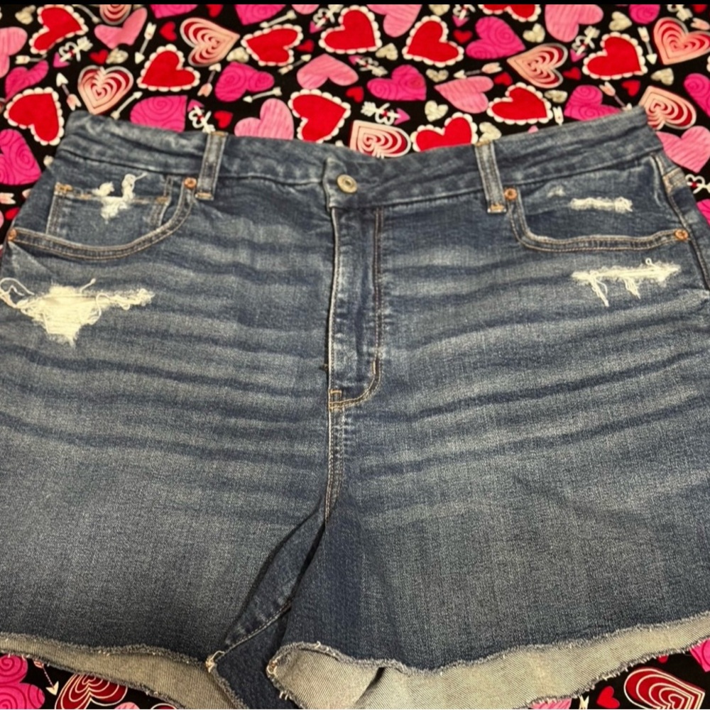 American Eagle Denim curvy mom short Distressed Women Jean shorts size 16